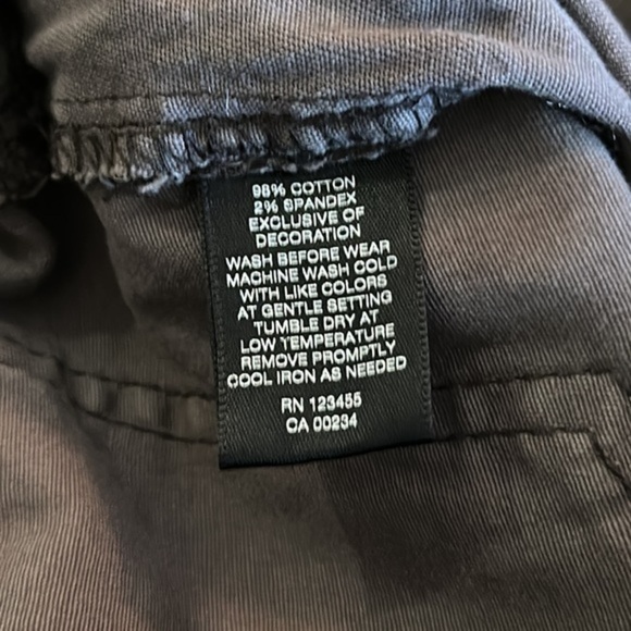 Design Lab Lord & Taylor Women CAMO Green Jeans size 29 or 2/4 NWOT - Picture 9 of 9